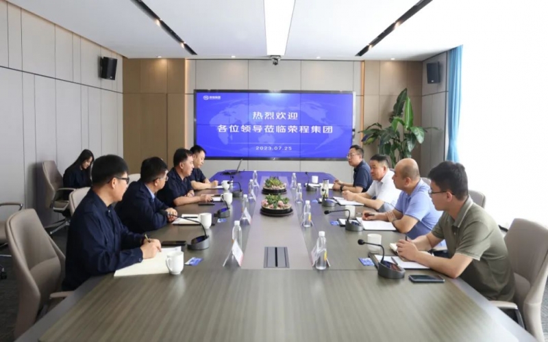 天津市交通運輸委黨委委員、市道路運輸管理局黨組書記、局長郭子杰一行到榮程集團調(diào)研服務(wù)