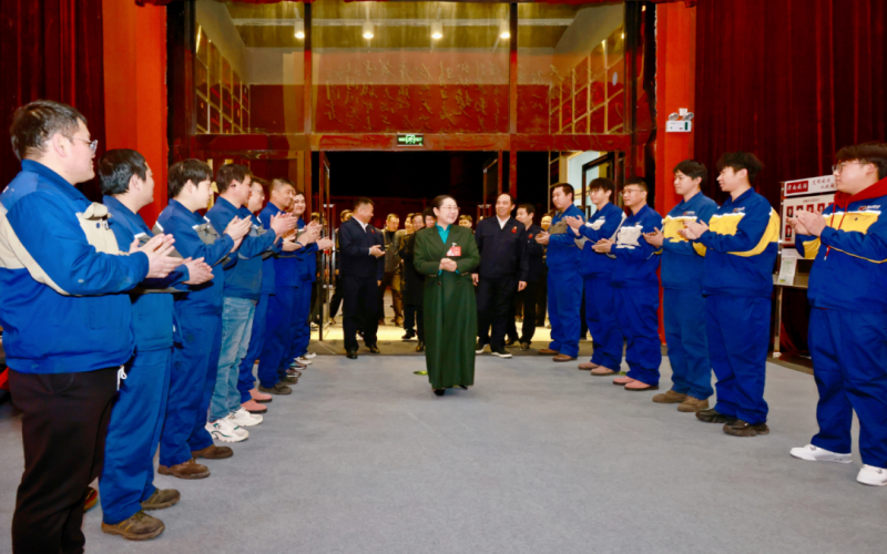 榮程集團(tuán)歡迎全國人大代表、榮程集團(tuán)董事會(huì)主席張榮華光榮履職載譽(yù)歸來