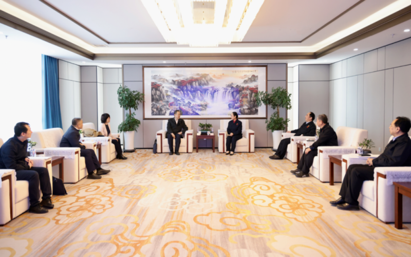 中共天津市委統(tǒng)戰(zhàn)部副部長、市工商聯(lián)黨組書記郝樹民一行到榮程集團慰問調研