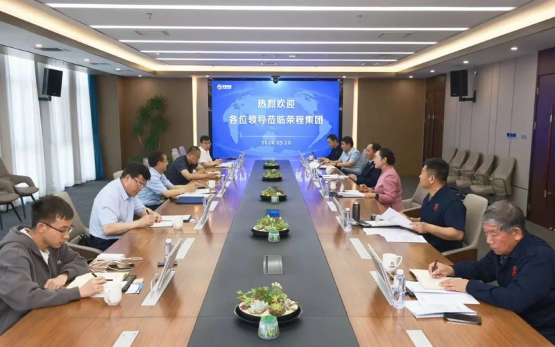 榮程集團(tuán)董事會(huì)主席張榮華與全國(guó)政協(xié)委員、甘肅省工信廳副廳長(zhǎng)黃寶榮座談交流