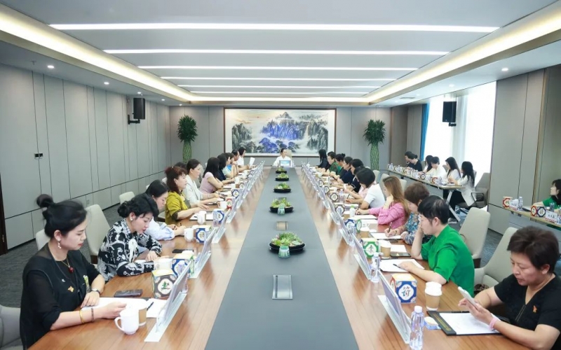 喜迎七一 向黨獻(xiàn)禮 - 張榮華主席與淄博市女企業(yè)家商會(huì)一行座談交流，凝聚她力量，展現(xiàn)她擔(dān)當(dāng)！