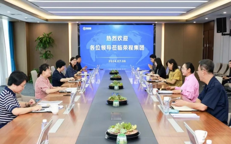 張榮華主席與銅仁市政協(xié)副主席、市工商聯(lián)主席劉鴻麗座談交流