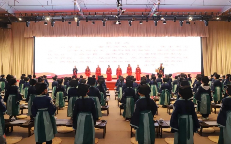 800余組家庭，近1800人，這兩場(chǎng)盛大的“開(kāi)筆禮”，讓孩子們終身難忘！