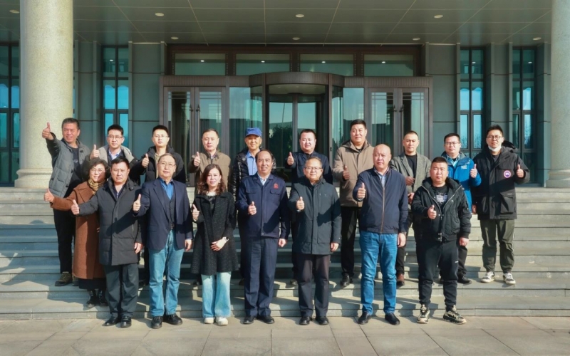天津市鋼鐵工業(yè)協(xié)會(huì)秘書長、天津市冶金商會(huì)副會(huì)長楊勇一行到榮程集團(tuán)座談交流