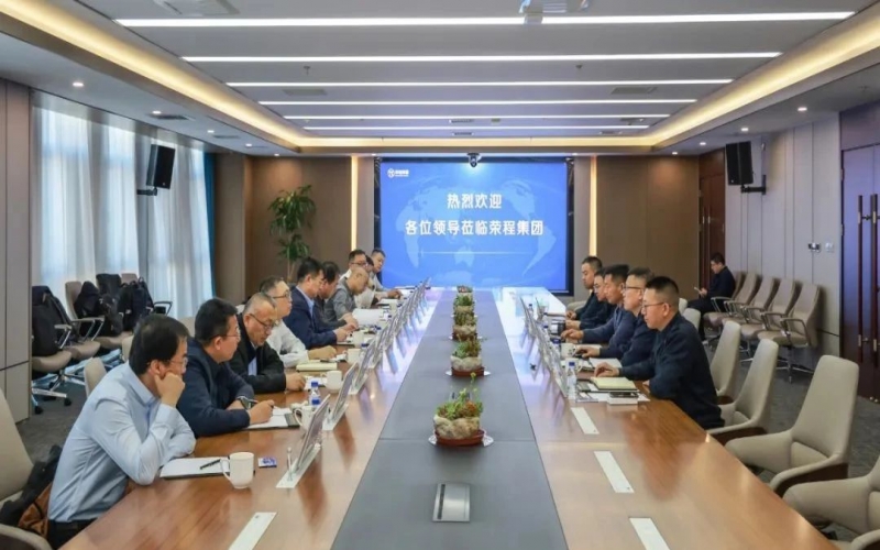 包頭市九原區(qū)委副書記、區(qū)長劉小平到榮程集團調研交流