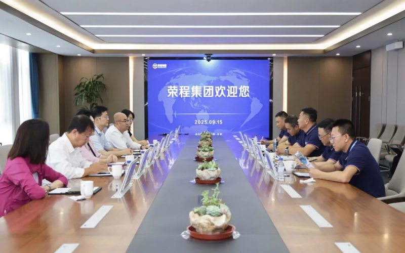 新疆生產(chǎn)建設(shè)兵團(tuán)第十四師昆玉市黨委常委、副師長王鑫到訪榮程集團(tuán)